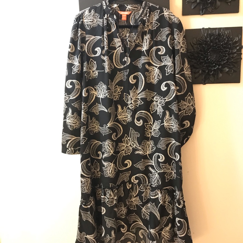 Maxi dress. Black and white paisley Ruffle bottom